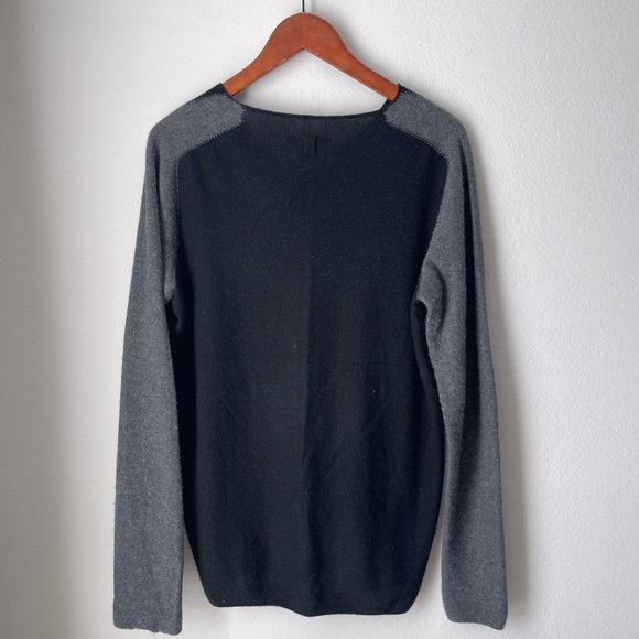 Hannes Roether Cashmere Wool Sweater in two-tone - Picture 1 of 6